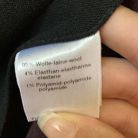 Akris black label size 10 black and maroon stand up collar jacket. - Picture 5 of 7